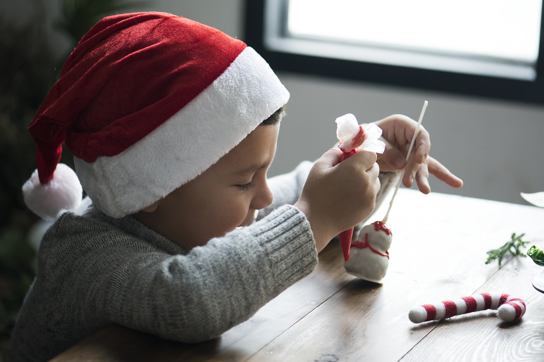 Jouluaskartelut lapsille: joulukoristeet ja itse tehdyt joululahjat