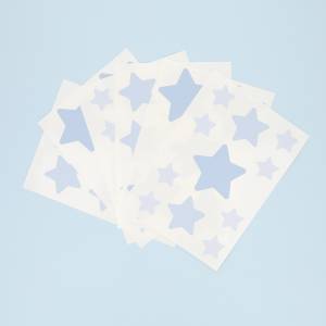 Tähdenmuotoiset seinäkoristeet sinisin tähdin