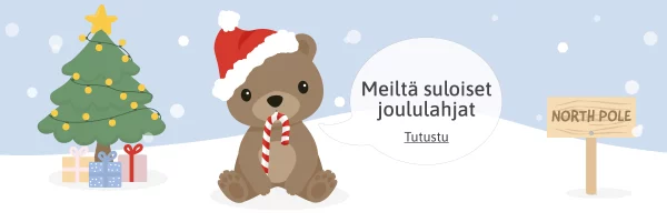 Kuva karhusta kaulaliinan kanssa joulukuusen ja lahjojen vieressä talvisella taustalla.