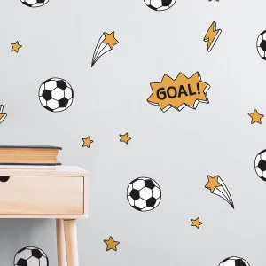 Lastenhuoneen seinäkoriste, jossa on jalkapallon ja tähtien kuvia, sekä GOAL! -teksti.